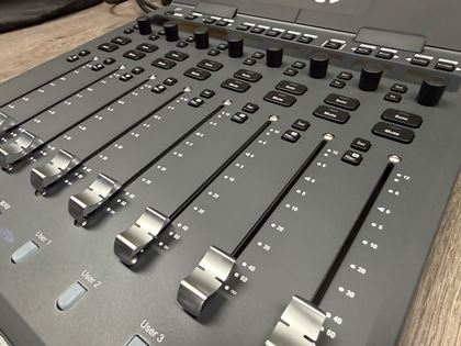 Avid-S1 DAW control surface